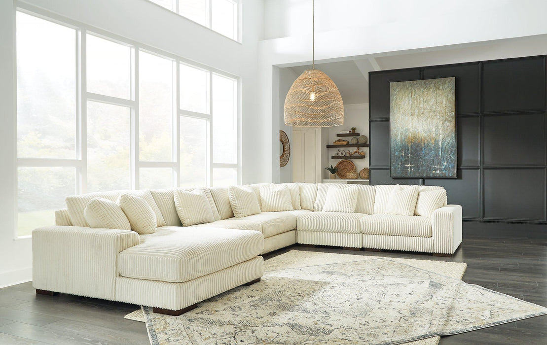 Lindyn Sectional with Chaise - Sweet Dreams Bedding & Furn (PA)