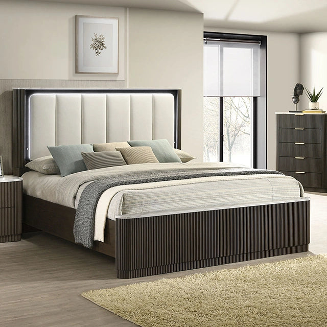 Lantrisant Queen Bedroom Set w/ 2 Nightstnads